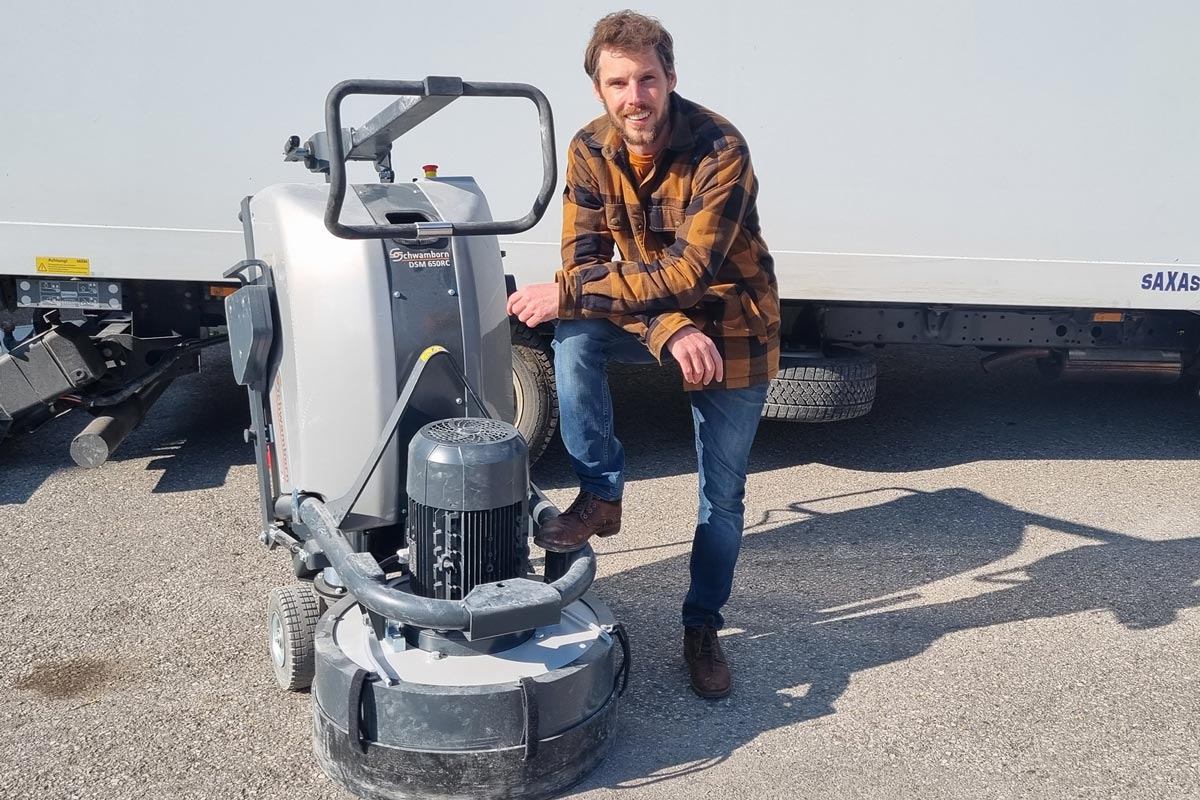 Bodenwerke Vorarlberg Mario Tengg mit Betonschleifer